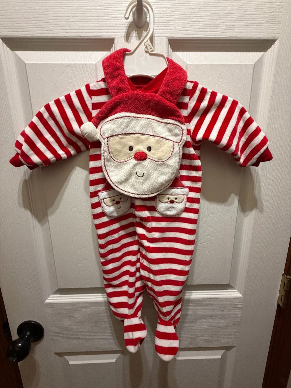Carter’s Christmas Santa Striped Footie Pajamas & Bib Set Size 9 Months